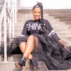 Meet your Posher, Stephania r.